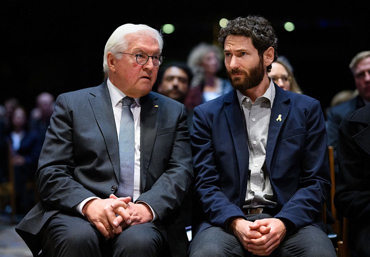 Bundespräsident Frank-Walter Steinmeier hofft auf ein Ende der Gewalt im Nahen Osten. - © Bernd von Jutrczenka/dpa Pool/dpa