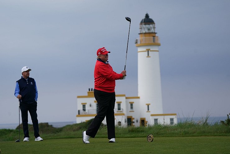 Donald Trump besitzt in Großbritannien zwei Golfanlagen. (Archivbild) - © Andrew Milligan/PA Wire/dpa