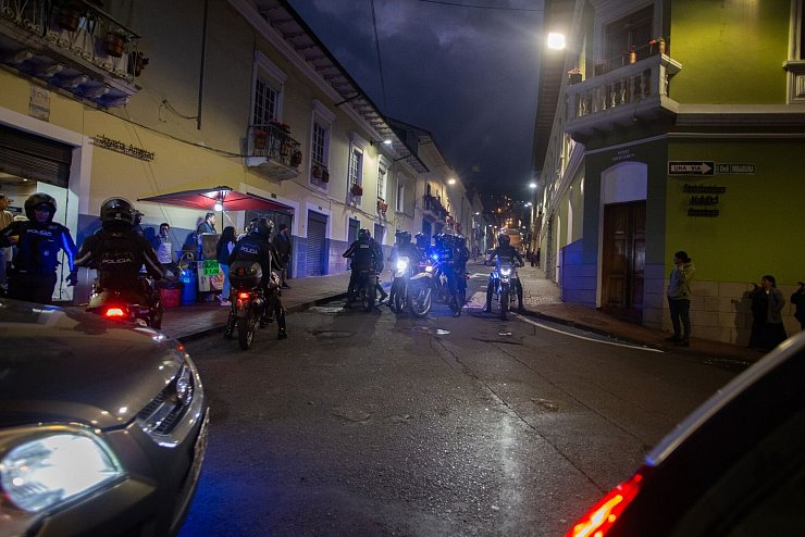 Angesichts der eskalierenden Bandengewalt in Ecuador hat Präsident Noboa die Auseinandersetzungen zwischen kriminellen Gangs und Sicherheitskräften als internen bewaffneten Konflikt deklariert. Die Streitkräfte würden angewiesen, Einsätze gegen rund 20 kriminelle Organisationen durchzuführen. - © Juan Diego Montenegro/dpa