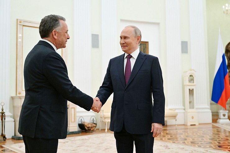 Schon mehrfach haben der US-Sondergesandte Steve Witkoff und Kremlchef Wladimir Putin über ein mögliches Ende des russischen Angriffskrieges gegen die Ukraine verhandelt. - © Kristina Kormilitsyna/Pool Sputnik Kremlin/AP/dpa