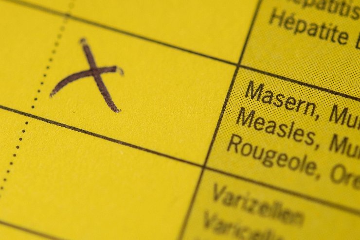 Impfungen gegen Masern sind auch in Deutschland empfohlen. (Symbolbild) - © Marius Becker/dpa