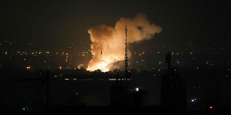 Israel hat jüngst Großangriffe auf den Iran gestartet – auch auf Atomanlagen. - © Vahid Salemi/AP/dpa
