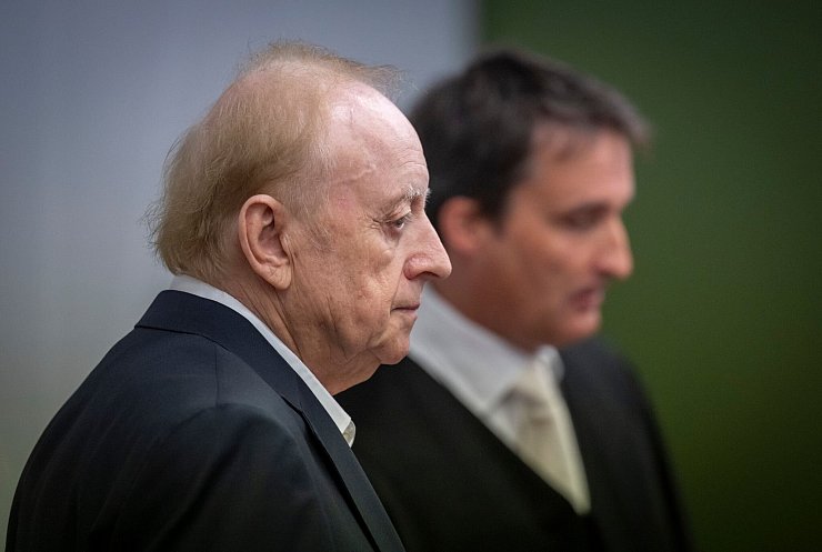 Schuhbecks Verteidiger Norbert Scharf stellte keinen Antrag. - © Peter Kneffel/dpa