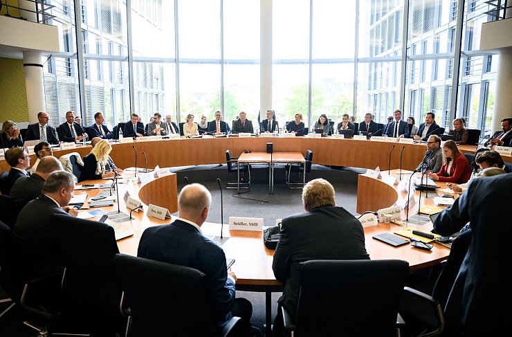Sitzung des Innenausschusses im Deutschen Bundestag. - © Bernd von Jutrczenka/dpa