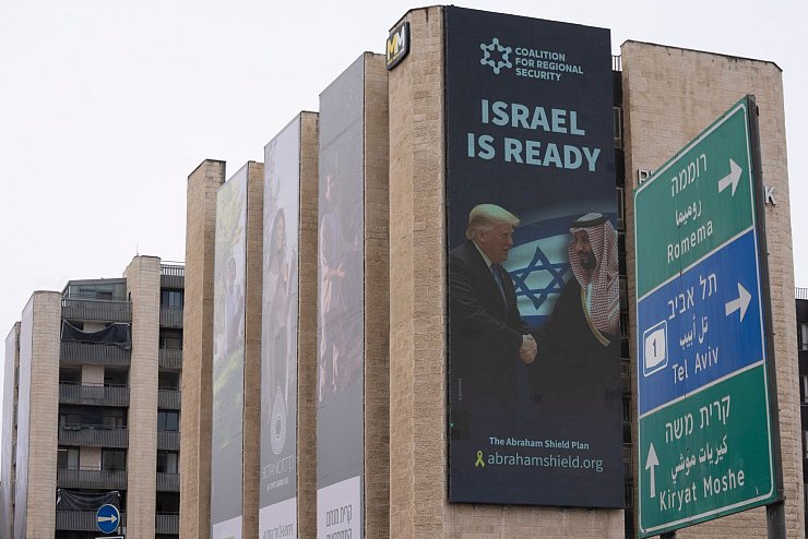 Auch die Normalisierung der Beziehungen zwischen Israel und Saudi-Arabien dürfte auf der Agenda stehen. - © Maya Alleruzzo/AP/dpa