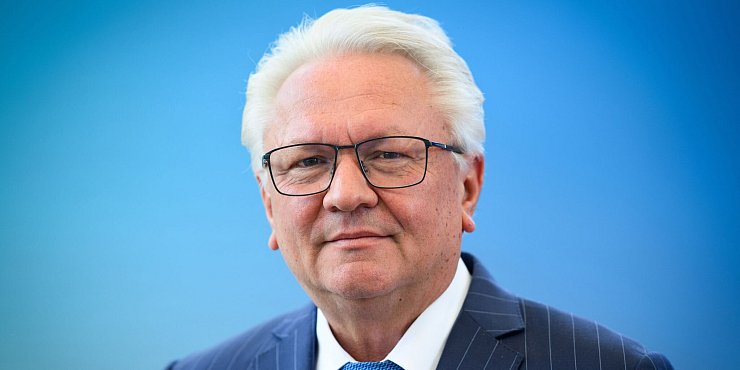 Sollte nach Geheimdienstinformationen ermordet werden: Rheinmetall-Chef Armin Papperger. (Archivbild) - © Bernd von Jutrczenka/dpa