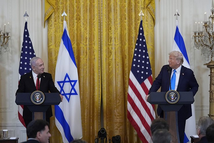 Israels Premier Netanjahu und US-Präsident Trump gelten als enge Verbündete. (Archivbild) - © Alex Brandon/AP/dpa