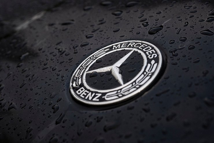 Mercedes-Benz: Gewinneinbruch im ersten Halbjahr. (Archivbild) - © Marijan Murat/dpa