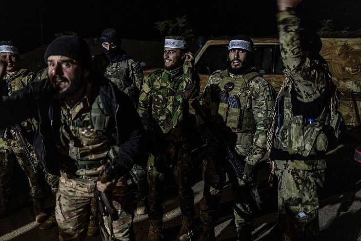 Eine Allianz islamistischer Gruppen ist seit Tagen auf dem Vormarsch im Nordwesten Syriens. - © Anas Alkharboutli/dpa