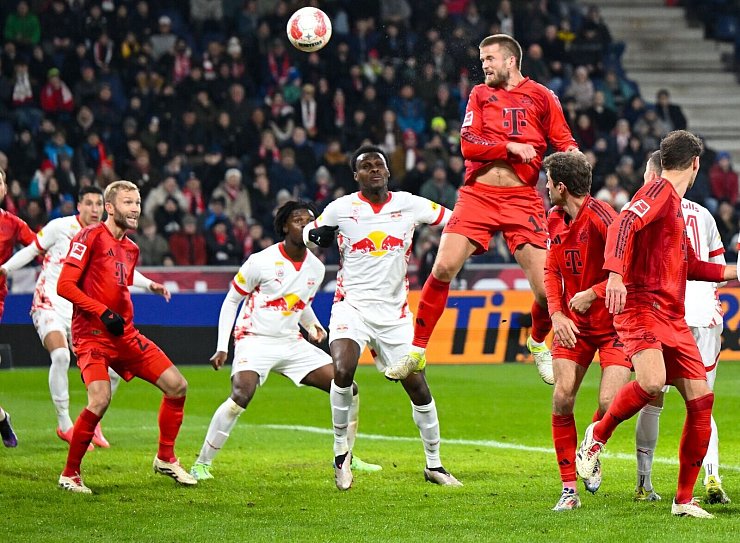 Eric Dier eröffnet den Münchner Torreigen mit seinem Kopfballtor. - © Sven Hoppe/dpa