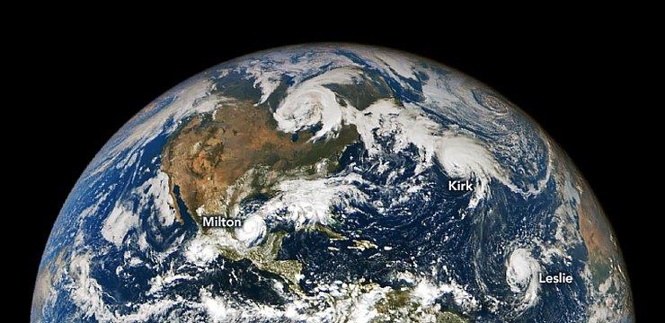 Anfang Oktober zogen gleich drei Hurrikans über den Nordatlantik. - © Nasa Earth/ZUMA Press Wire/dpa