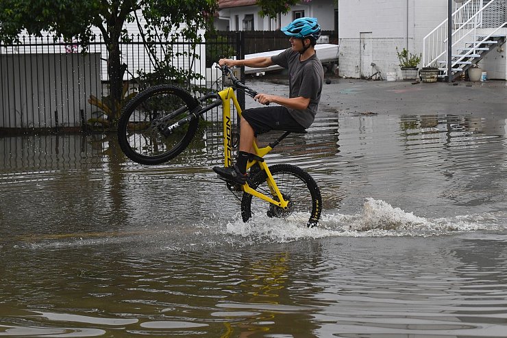 Meteorologen erwarten am Dienstag deutlich weniger Regen. - © Jono Searle/AAP/dpa