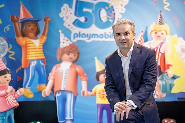 Playmobil-Vorstand Bahri Kurter hat angekündigt: «Wir stellen uns jetzt strategisch neu auf.» - © Daniel Karmann/dpa