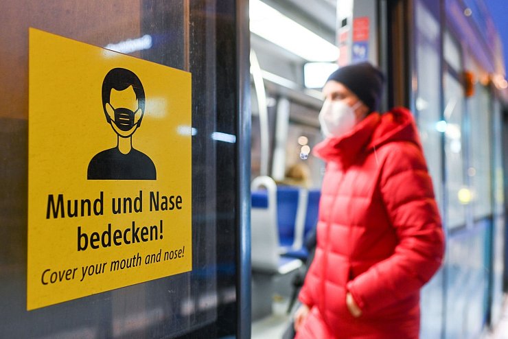 Covid ist immer noch keine normale Erkältung, wie Fachleute betonen. (Archivbild) - © Tobias Hase/dpa