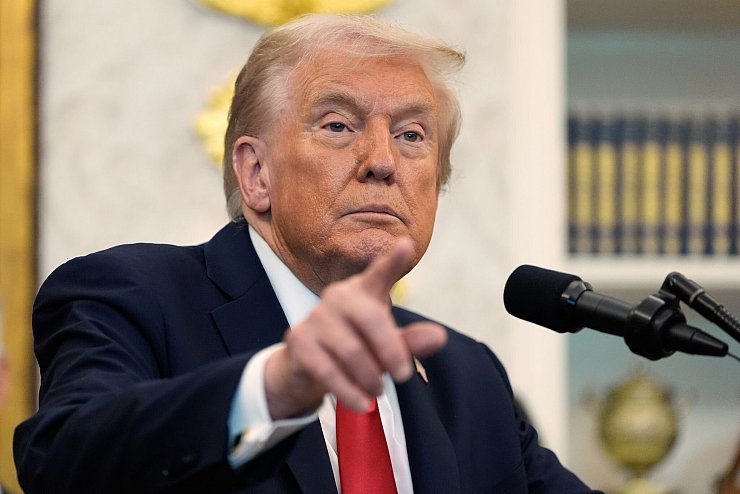 US-Präsident Trump droht der Hamas mit dem Tod. - © Alex Brandon/AP/dpa