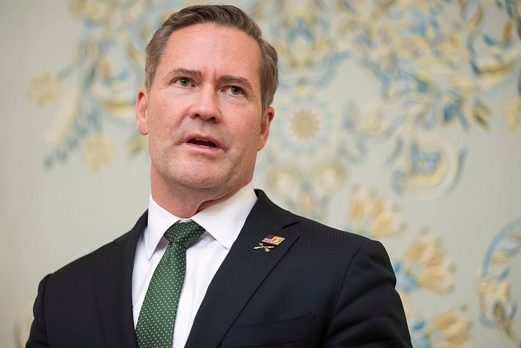 Trumps Nationaler Sicherheitsberater Mike Waltz beschimpfte den Reporter, der das Sicherheitsversagen offengelegt hatte. (Archivbild) - © Saul Loeb/Pool AFP/dpa