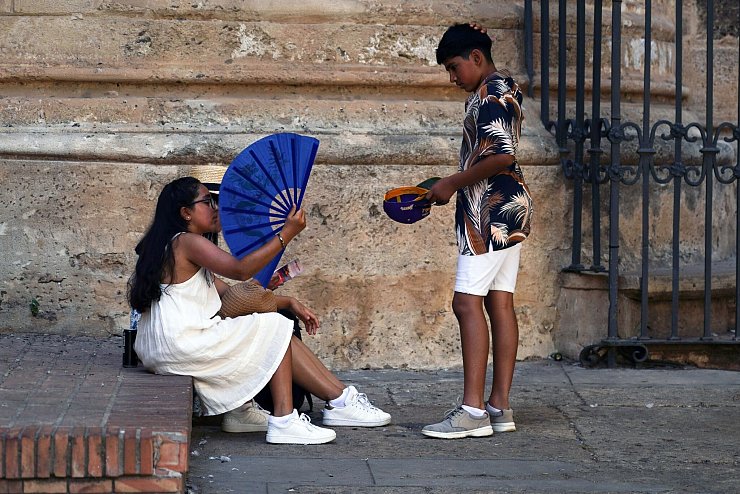 Derzeit leiden große Teile Spaniens unter einer ungewöhnlich frühen Hitzeperiode mit Temperaturen bis fast 40 Grad. (Archivbild) - © Álex Zea/EUROPA PRESS/dpa