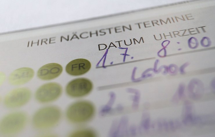 Termine bei Fachärzten bekommen viele Kassenpatienten erst nach Wochen. (Archivbild) - © Karl-Josef Hildenbrand/dpa