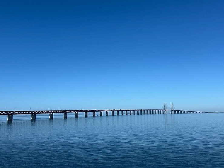 Die Öresundverbindung erstreckt sich über fast 16 Kilometer Länge. - © Steffen Trumpf/dpa