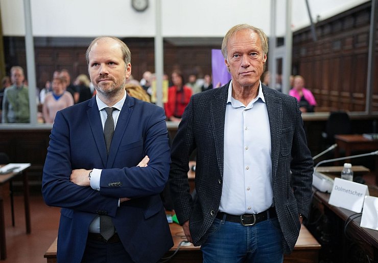 Gerhard Dellings Verteidiger David Rieks meint, dass der Vorwurf der Beihilfe zur Kindesentziehung gegen seinen Mandanten nicht zutrifft. - © Marcus Brandt/Pool dpa/dpa