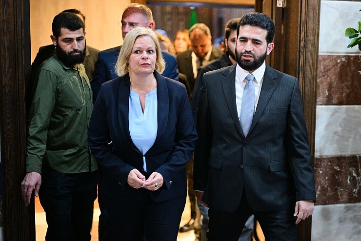 Kurz vor dem Ende ihrer Amtszeit reiste die geschäftsführende Bundesinnenministerin, Nancy Faeser (SPD), zu einem Gespräch nach Damaskus, bei dem es auch um Rückführungen ging. - © Sebastian Gollnow/dpa