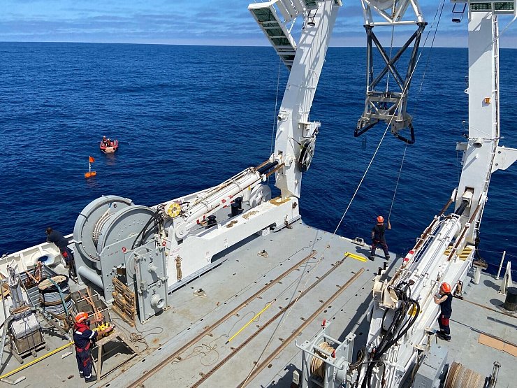 Das internationale Forschungsteam war Mitte Juni vom westfranzösischen Brest aus mit ihrem Schiff «L\'Atalante» zu ihrem Suchareal im Westeuropäischen Becken des Atlantiks aufgebrochen. - © -/Flotte Océanographique Française/dpa