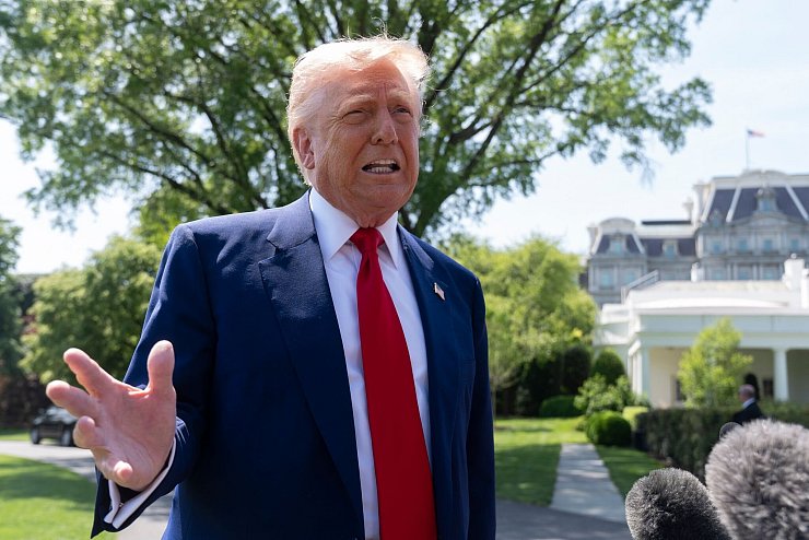 Trump zeigt sich wieder zufrieden mit Bezos - © Manuel Balce Ceneta/AP/dpa