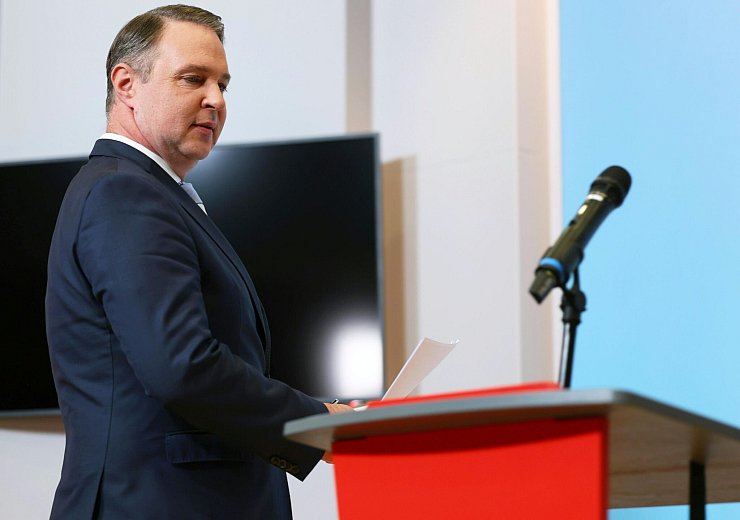 SPÖ-Chef Babler befürchtet nun, dass FPÖ-Chef Kickl Kanzler wird. - © Tobias Steinmaurer/APA/dpa