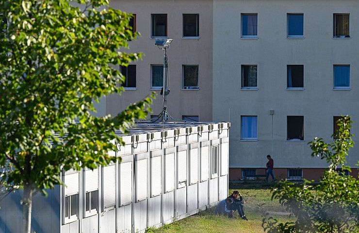 Die erste Wohnadresse für Asylbewerber in Deutschland sind die Erstaufnahmeeinrichtungen, wie hier in Eisenhüttenstadt. - © Patrick Pleul/dpa