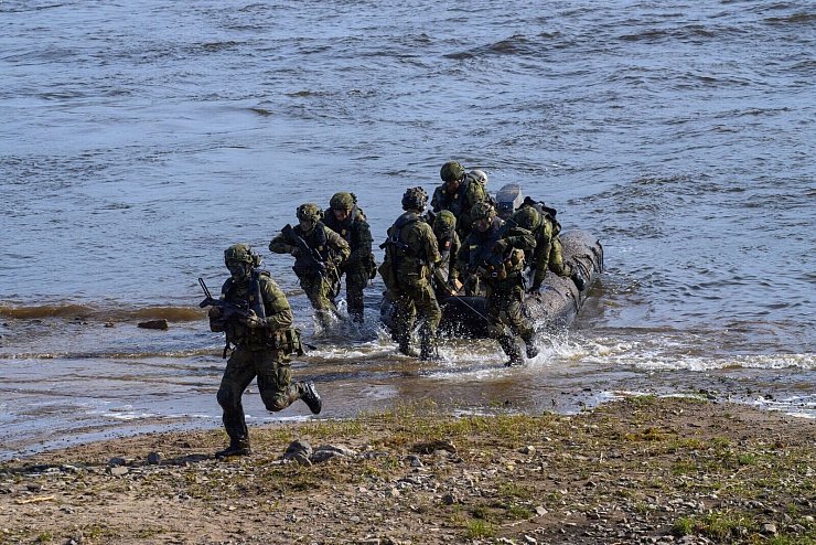 Tschechische Soldaten nehmen an der Militärübung «Wettiner Schwert 2024» in Sachsen-Anhalt teil. - © Klaus-Dietmar Gabbert/dpa