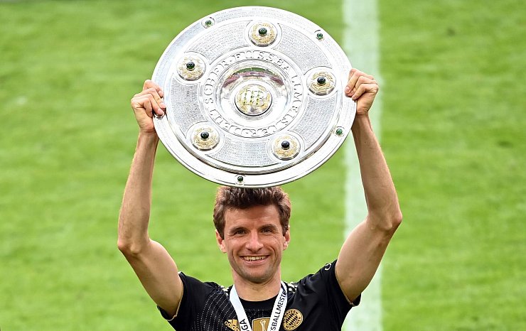Will noch einmal mit der Schale jubeln: Thomas Müller. - © Sven Hoppe/dpa-Pool/dpa