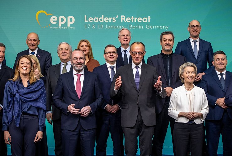 Spitzenvertreter der Europäischen Volkspartei haben in Berlin über ihre Schwerpunkte für 2025 beraten. Im Mittelpunkt standen Wirtschaft, illegale Migration und Sicherheit. Und der neue US-Präsident. - © Michael Kappeler/dpa