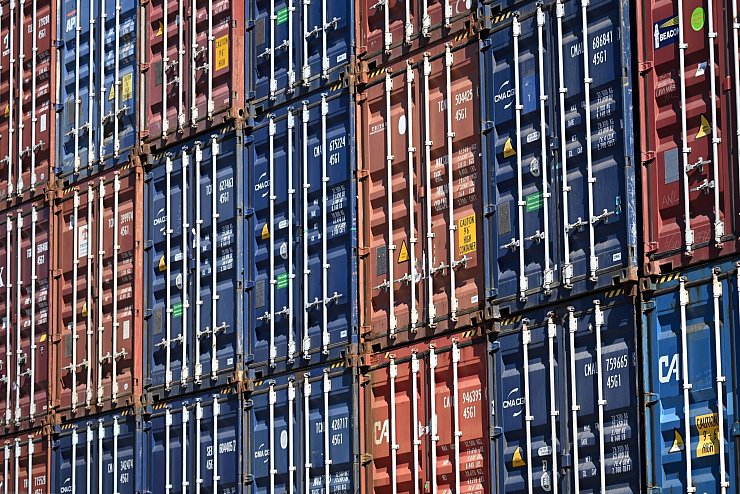 EY-Experten: Die chaotische US-Zollpolitik kommt zur Unzeit für die europäischen Top-Konzerne. (Symbolbild) - © Federico Gambarini/dpa