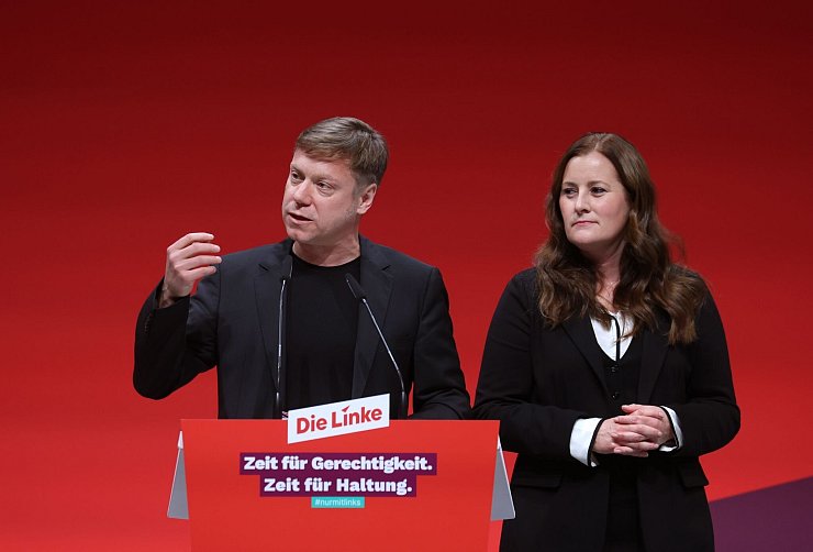 Die Parteivorsitzenden Martin Schirdewan und Janine Wissler. Die Linke will sich nach dem Austritt von Sahra Wagenknecht und weiteren Mitgliedern neu aufstellen. - © Karl-Josef Hildenbrand/dpa