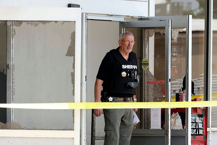 Schusswaffen sind in den USA leicht erhältlich und massenhaft im Umlauf. - © Colin Murphey/Arkansas Democrat-Gazette/AP/dpa