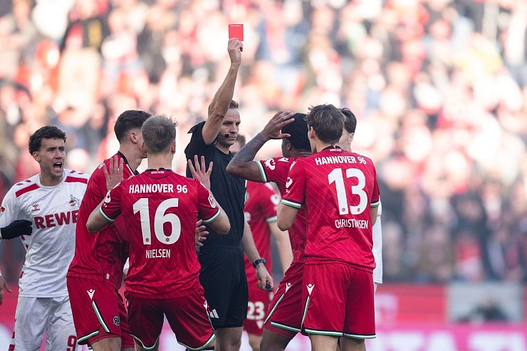 Hannover spielt in Unterzahl. - © Marius Becker/dpa