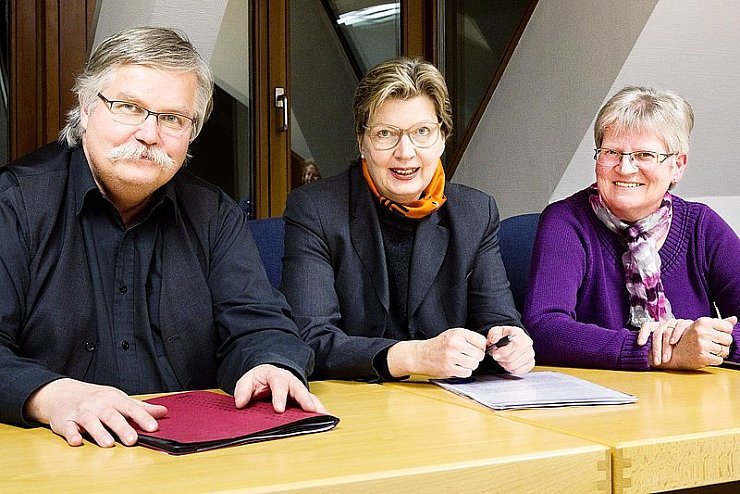 Gerald Freitag und Barbara Taake (von links) freuen sich über die Verstärkung im Vorstand des Kulturkreises durch Birgit Lange (rechts). - © Foto: Gocke