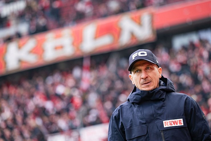 FC-Coach Struber feierte mit seinem Team den dritten Sieg in Serie - © Marius Becker/dpa