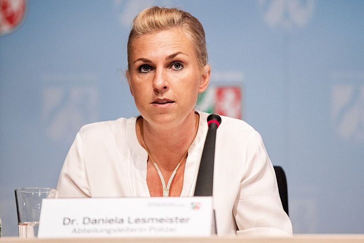 Innen-Staatssekretärin Daniela Lesmeister sagt, sie habe die Beurteilung nach bestem Wissen und Gewissen erstellt. (Archivbild) - © Marcel Kusch/dpa
