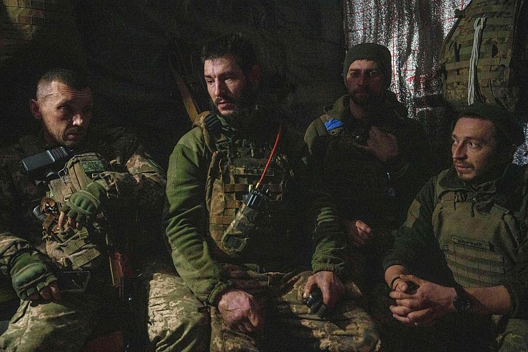 Kämpfe um Pokrowsk dauern an. (Archivbild) - © Evgeniy Maloletka/AP/dpa