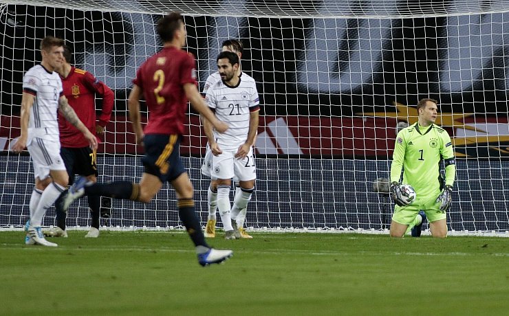 Das 0:6 war eine spanische Demütigung für die DFB-Elf. - © Daniel Gonzales Acuna/dpa