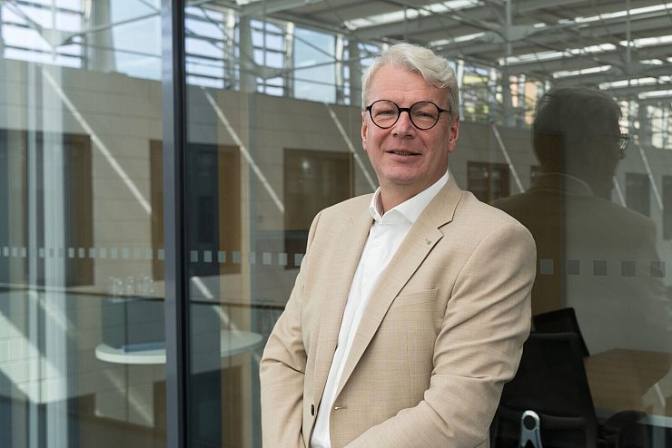 «Das Sprachmodell von DeepSeek scheint tatsächlich einige neue Wege einzuschlagen, um hohe Leistungsfähigkeit mit moderatem Einsatz von Ressourcen zu erreichen», sagt Experte Peter Liggesmeyer. - © --/Fraunhofer-Institut für Experimentelles Software Engineering /dpa
