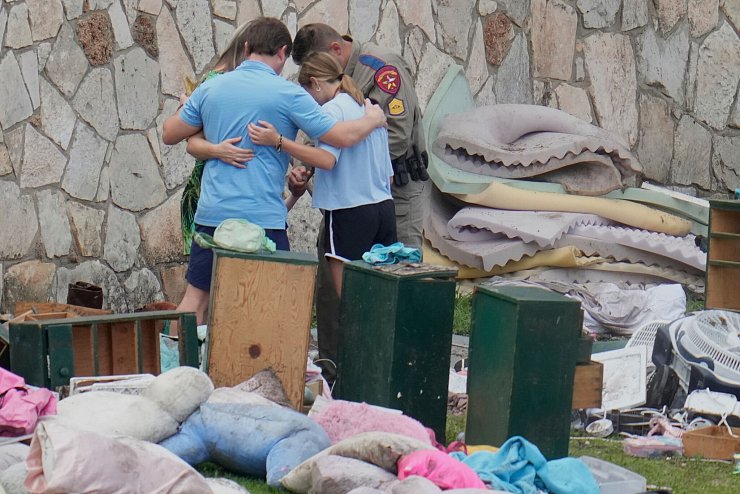 Mindestens 27 Kinder und Betreuer von «Camp Mystic» starben bei den Überschwemmungen. - © Ashley Landis/AP/dpa