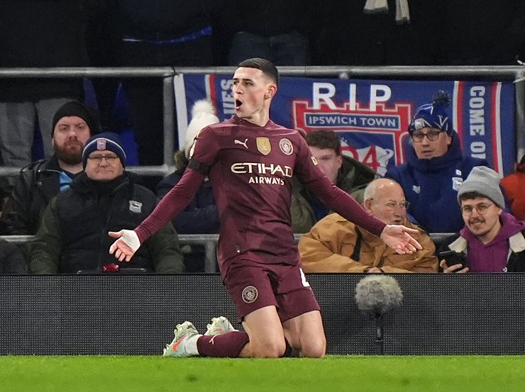 Phil Foden traf für Manchester City doppelt. - © Bradley Collyer/PA Wire/dpa