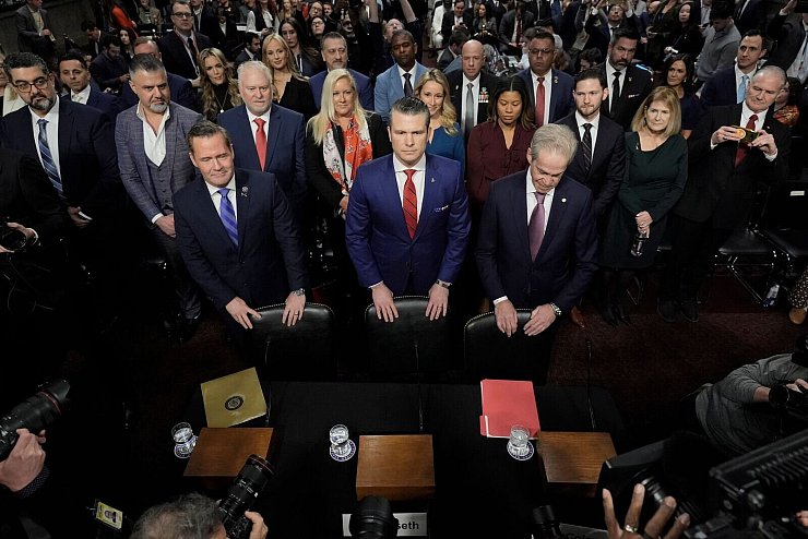 Unangenehme Fragen stellten in der Anhörung nur die Demokraten. - © J. Scott Applewhite/AP/dpa