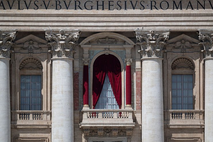 Die Geschichte des Papsttums ist bewegt. Eine lange Amtszeit war längst nicht jedem Pontifex vergönnt. - © Marijan Murat/dpa