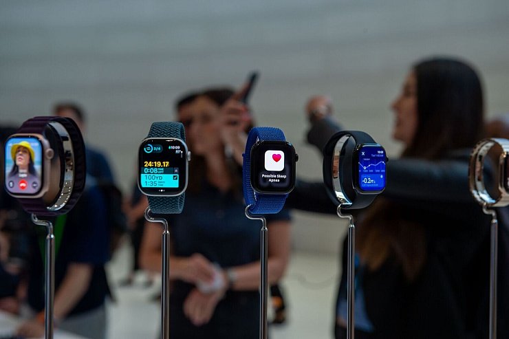 Die Apple Watch kann jetzt auch Schlafapnoe erkennen. - © Andrej Sokolow/dpa
