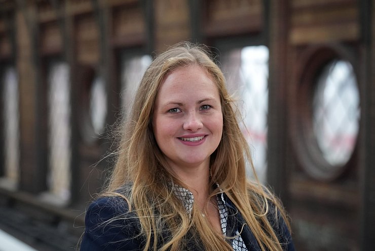 Julia Kuhfuß, hier in Berlin, leitet das Vorhaben «Lightgate». (Archivbild) - © Soeren Stache/dpa