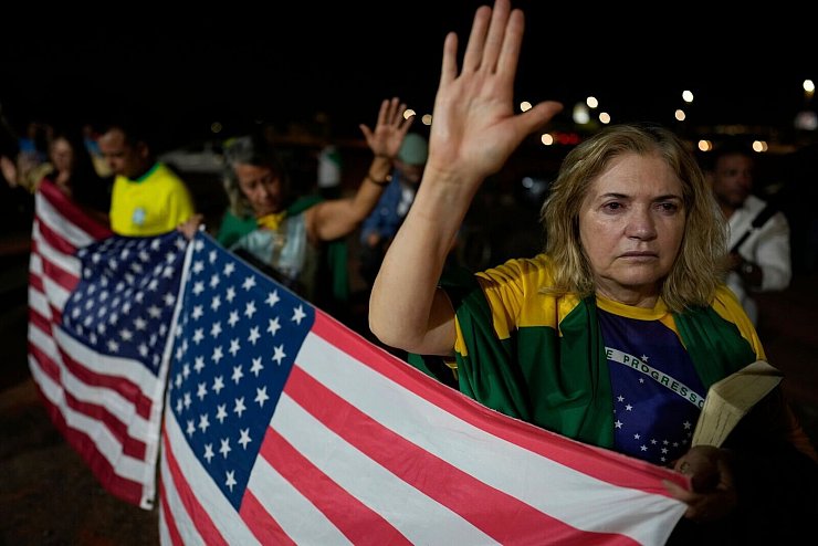 Bolsonaro wird zu mehr als 27 Jahren Haft verurteilt. - © Eraldo Peres/AP/dpa