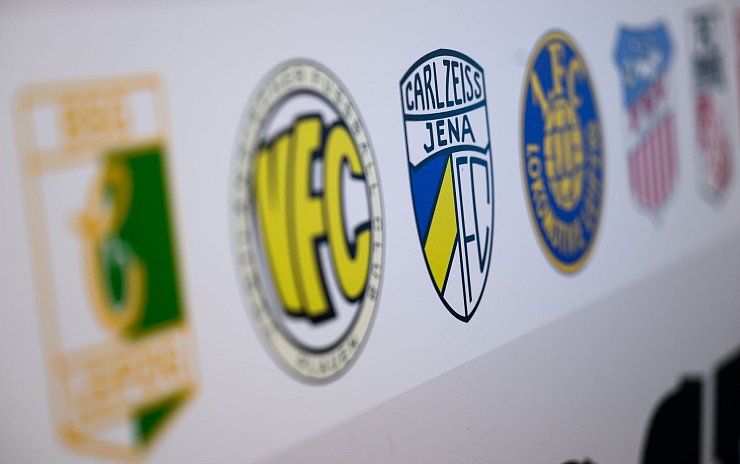 Die Clubs aus dem Osten pochen auf eine Aufstiegsreform zur 3. Liga. - © Hendrik Schmidt/dpa